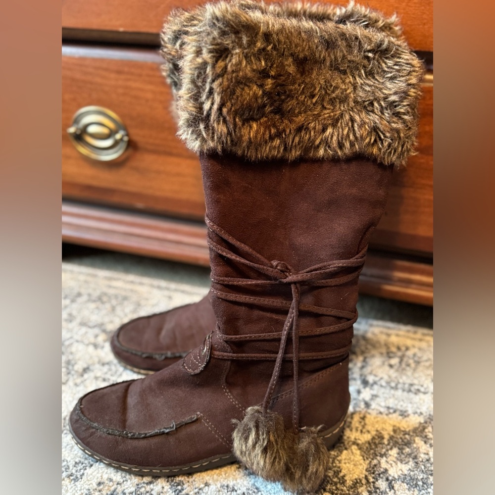 American Eagle Suede boots with faux fur top